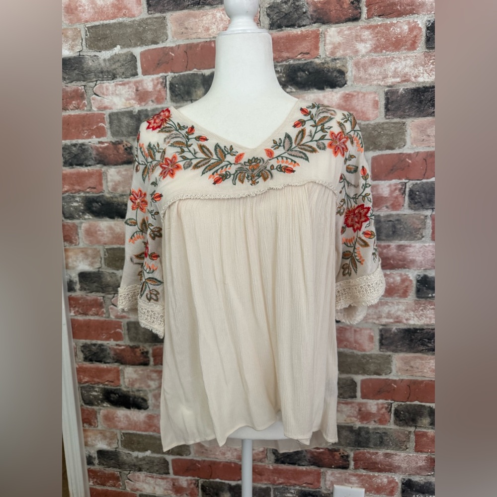 Anthropologie Cream Boho Embroidered V-Neck Blouse with Floral Accents